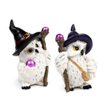 Sage vieux hibou magique dans un voyage magique