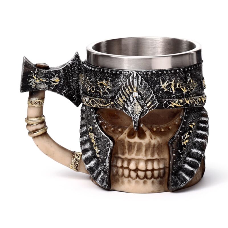 Chope décorative avec manche de hache et crâne armé