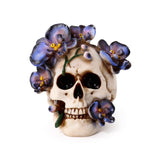 Crâne avec fleurs grimpantes violettes