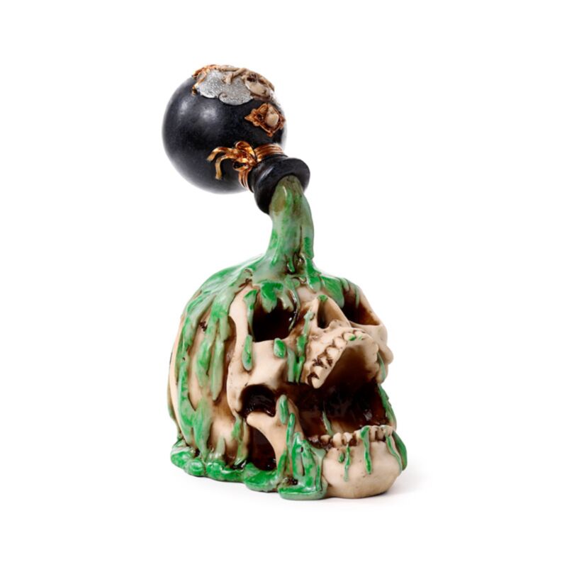 Crâne hurlant avec boisson verte