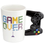 Tasse en céramique à anse en forme de game over