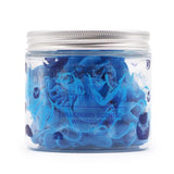 Pot de myrtilles avec nettoyant pour le corps au savon fouetté