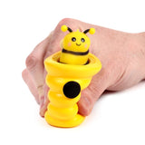 Une ruche d'abeilles compressible sort