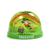 Boule à neige à paillettes moyennes d'Irlande de chance irlandaise