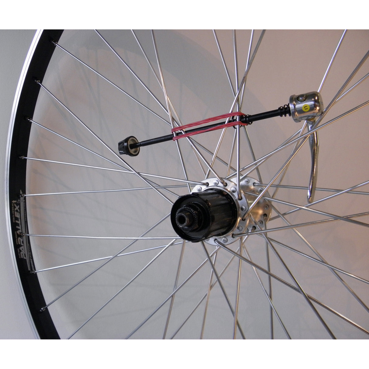 Roue arrière 28-15 8-13 8 622 patte de fixation jante aluminium paralex noir.