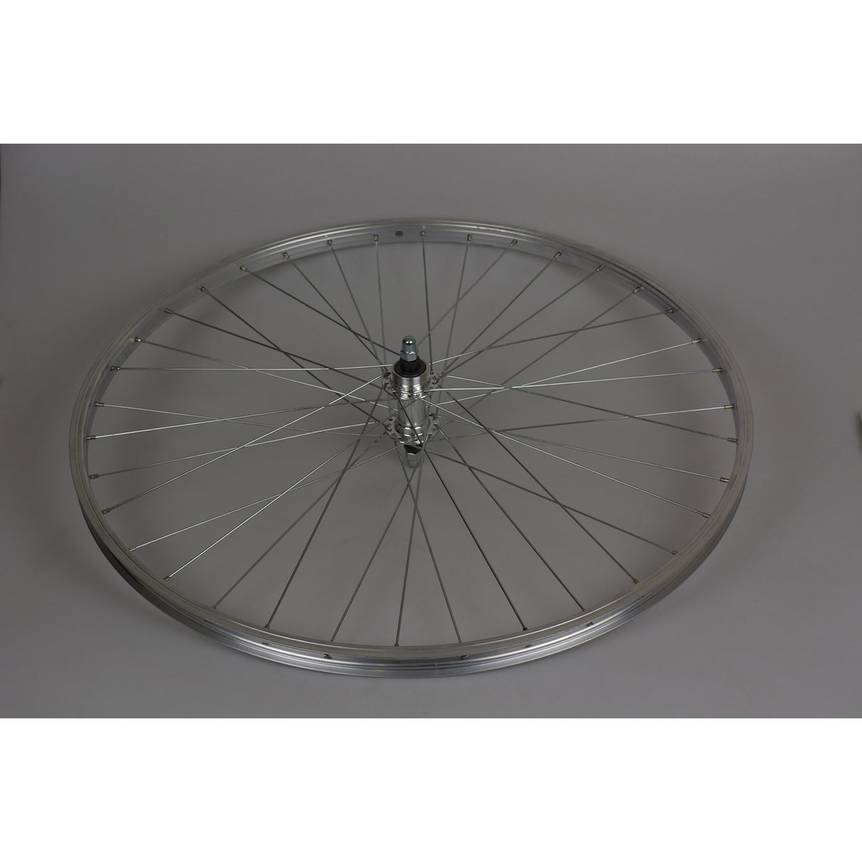 Roue arrière Roland 28 jante Beretta axe plein alu eco freewh. argent.