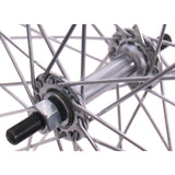 Roue avant 28 x 1 1 2 moyeu chromé de jante en aluminium noir