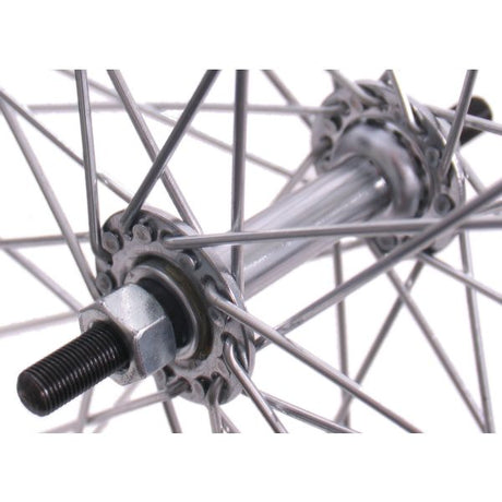 Roue avant 28 x 1 1 2 moyeu chromé de jante en aluminium noir