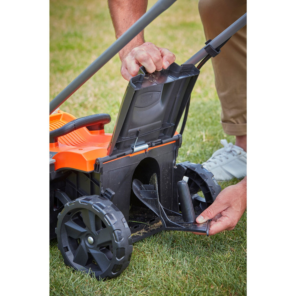 Tondeuse à gazon Black+decker bcmw3318l2-qw 2x 18v (orange noir, 2x batterie 18v 2,5ah et chargeur inclus)