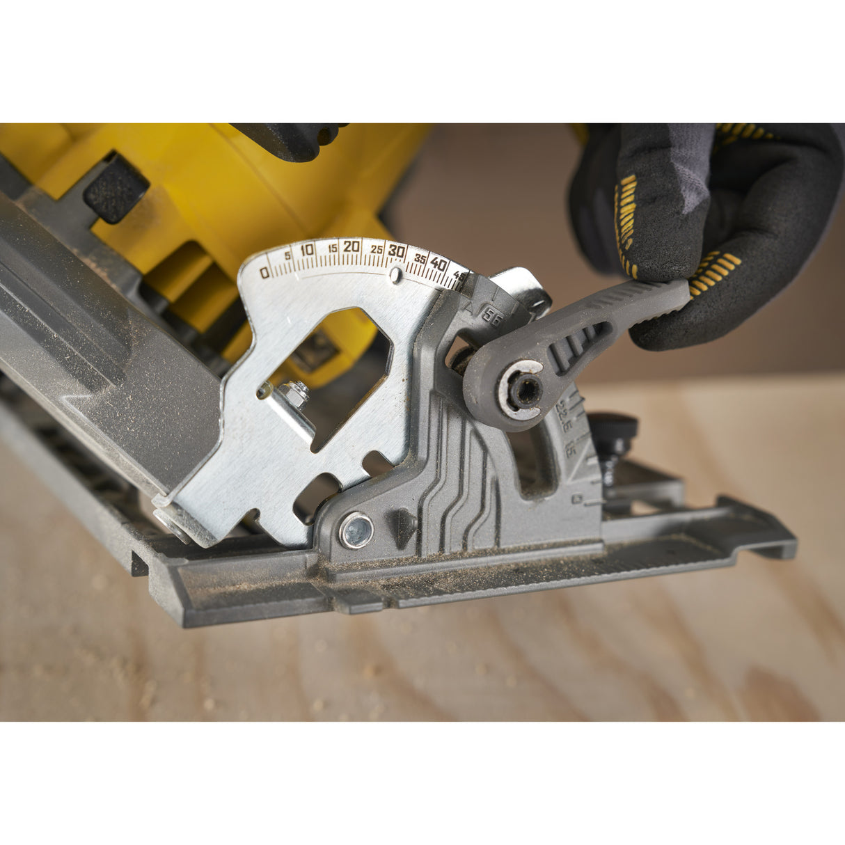 Scie circulaire Stanley fatmax v20 18v scie circulaire à main 190mm (noir jaune, batterie et chargeur inclus, avec étui)