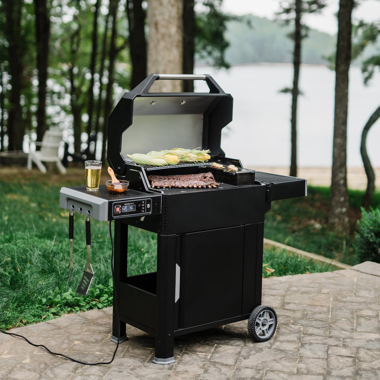 Masterbuilt Masterbuilt Autoignite Series 545 Barbecue de charbon de bois numérique E