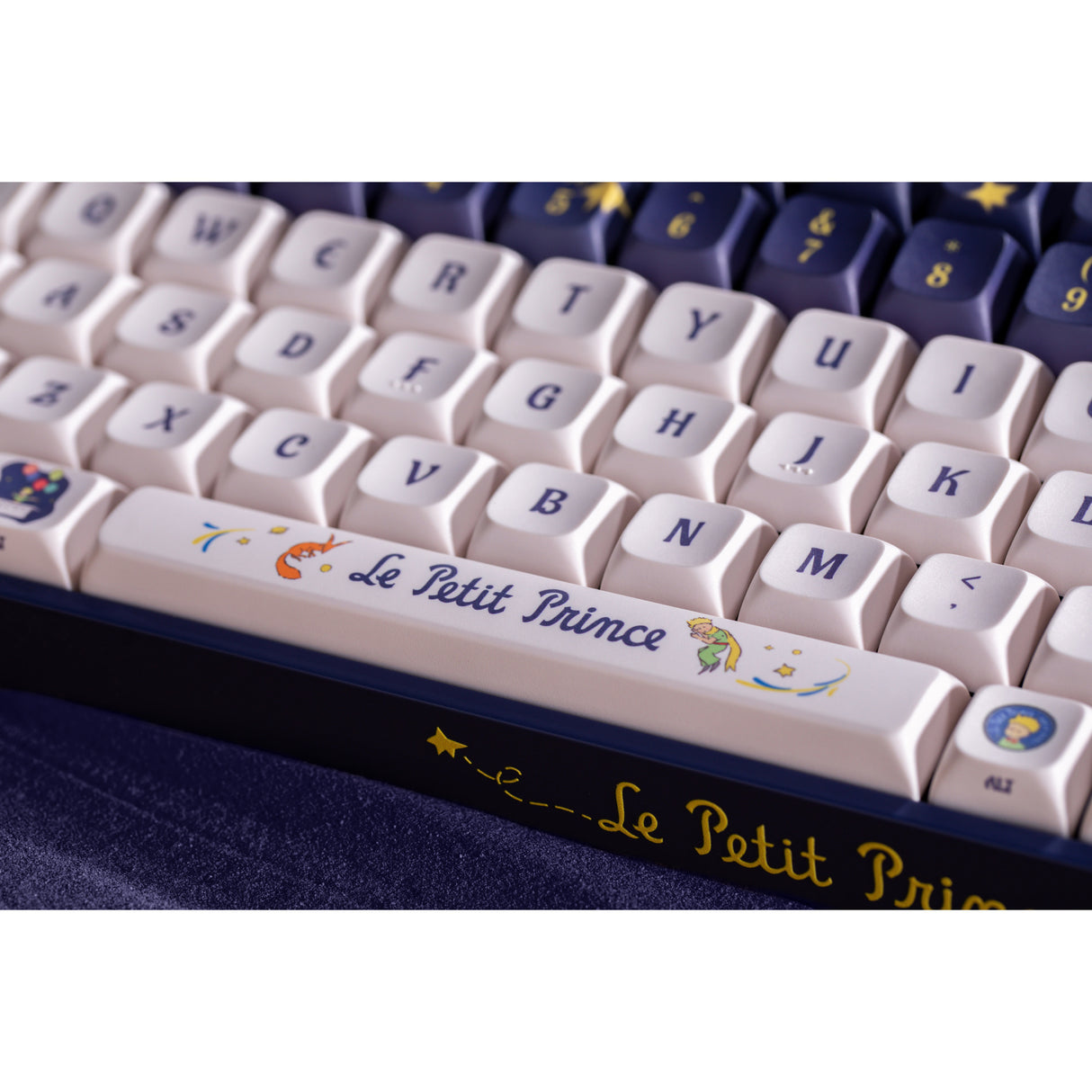 Clavier de jeu mécanique Iqunix F97 Starry Tryst RGB (bleu foncé, disposition américaine (QWERTY), rose silencieuse Iqunix, 96 %, LED RVB, remplaçables à chaud, PBT, 2,4 GHz | Bluetooth 5.1 | USB-C)
