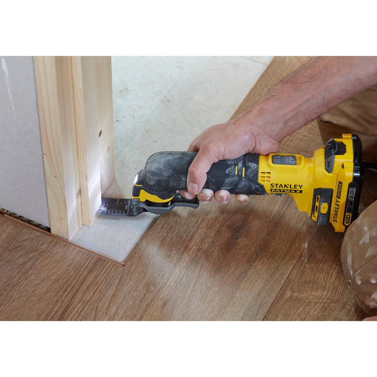 Outil multifonction Stanley fatmax v20 18v (jaune noir, étui, 2 batteries (2,0ah) et chargeur (2a) inclus)