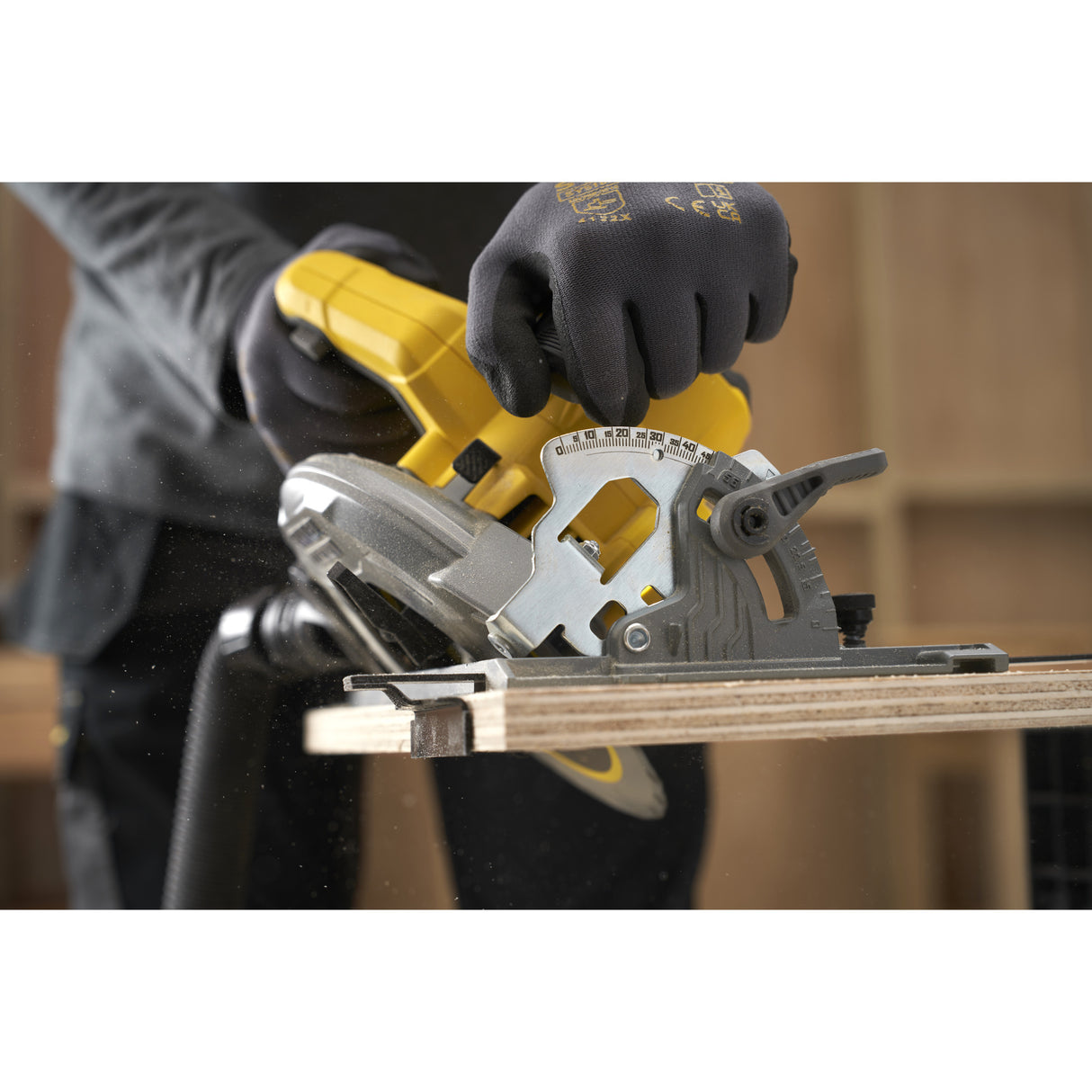 Scie circulaire Stanley fatmax v20 18v scie circulaire à main 190mm (noir jaune, batterie et chargeur inclus, avec étui)
