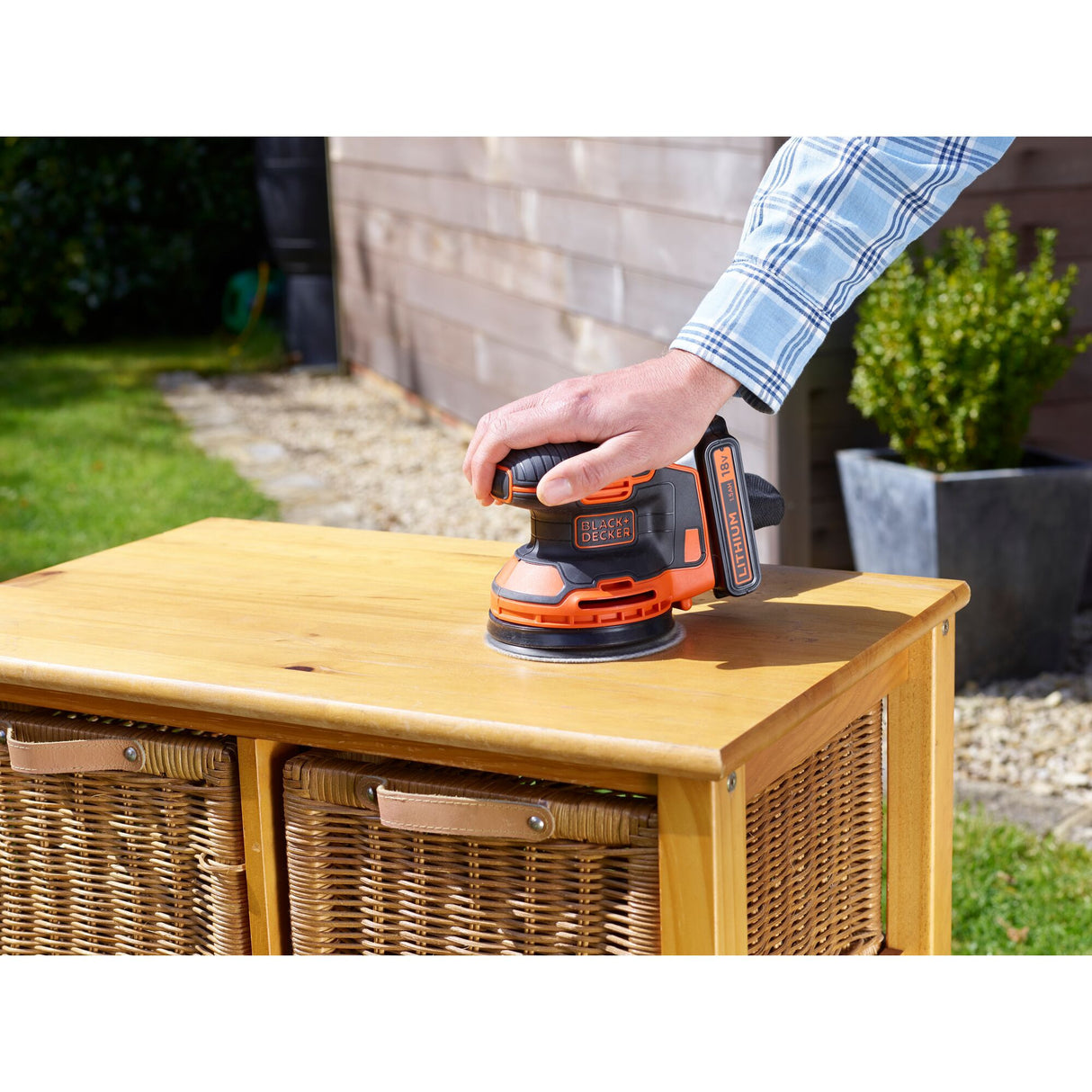 Ponceuse excentrique à batterie Black+decker bdcros18 18v (noir orange, sac de rangement, chargeur et batterie inclus)