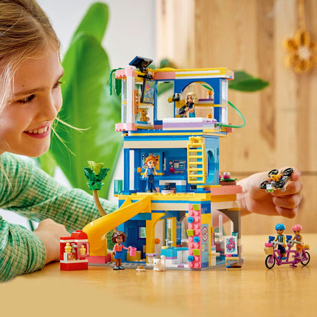 LEGO Friends 42689 Le club-house de Heartlake City