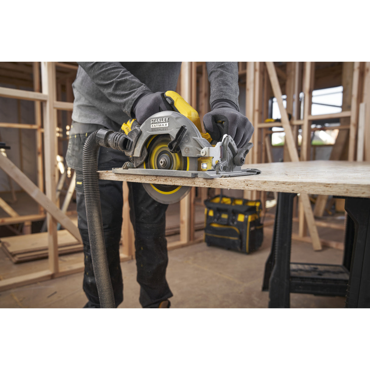 Scie circulaire Stanley fatmax v20 18v scie circulaire à main 190mm (noir jaune, batterie et chargeur inclus, avec étui)