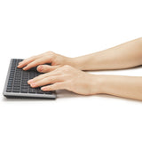 Kensington KB435 EQ clavier compact multi-appareils rechargeable (gris, disposition internationale américaine (QWERTY), commutateurs à ciseaux, 80 % (TKL), USB, 2,4 GHz, Bluetooth 5.4)