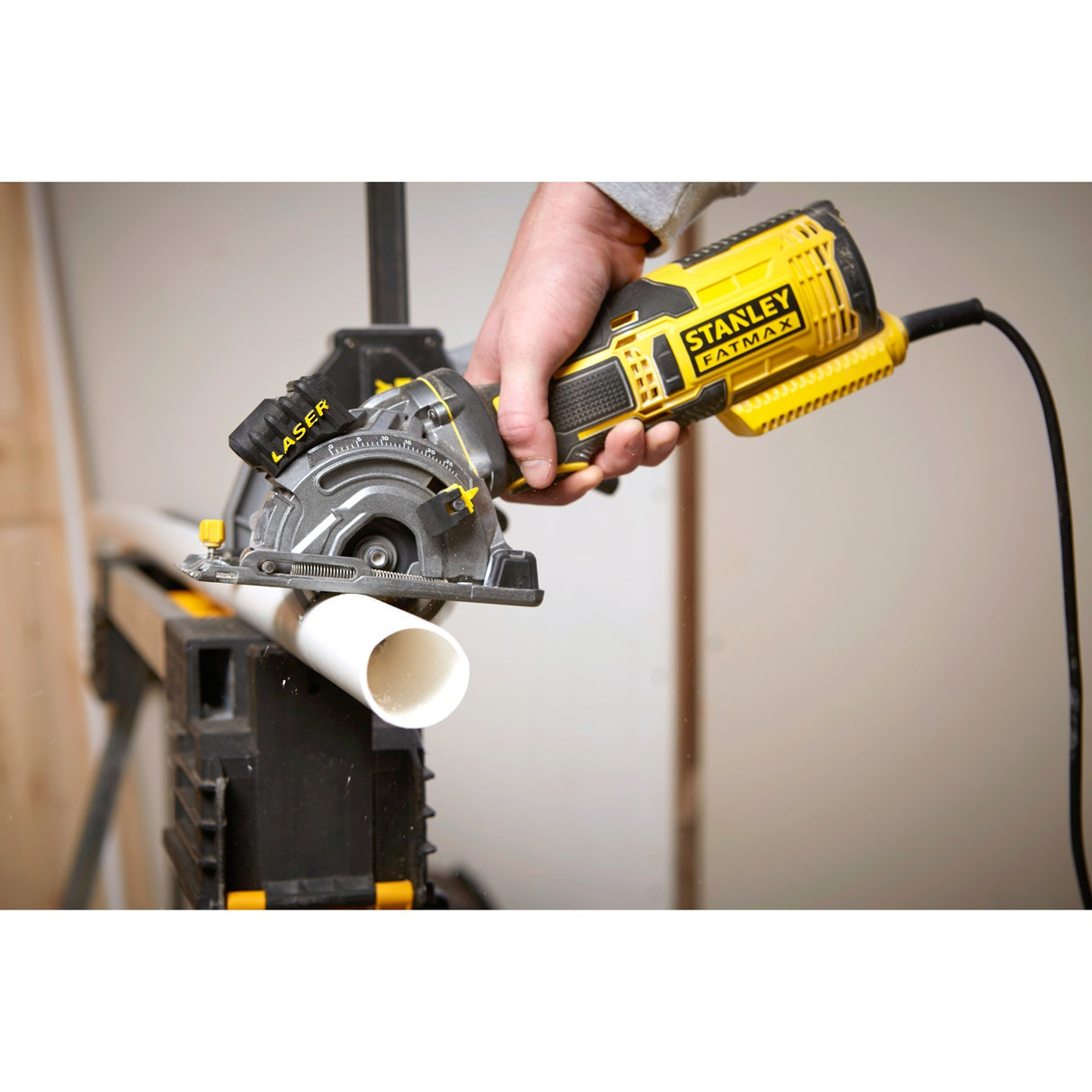 Scie circulaire à main multi-matériaux Stanley fatmax 650w (jaune noir, avec étui)