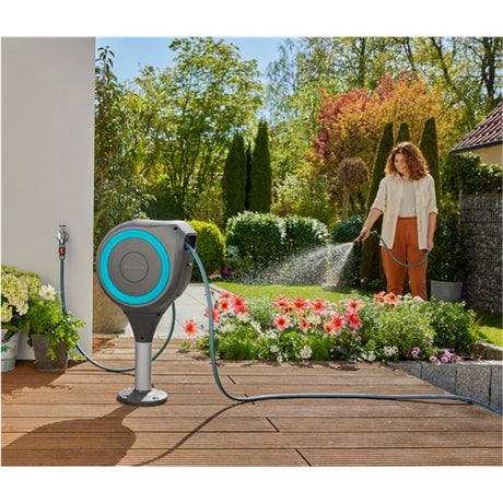 Gardena boîtier de tuyau de terrasse enroulable s enrouleur de tuyau (gris blanc, 15 mètres, avec spray de nettoyage)