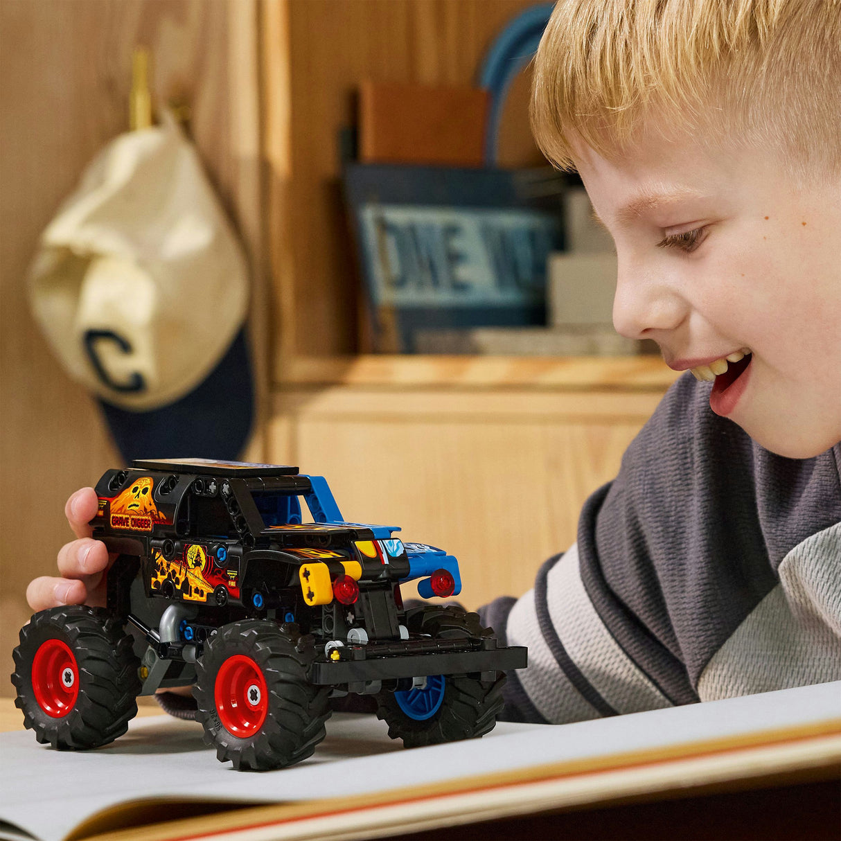 Lego Technic 42219 Monster Jam Grave Digger Feu et Glace