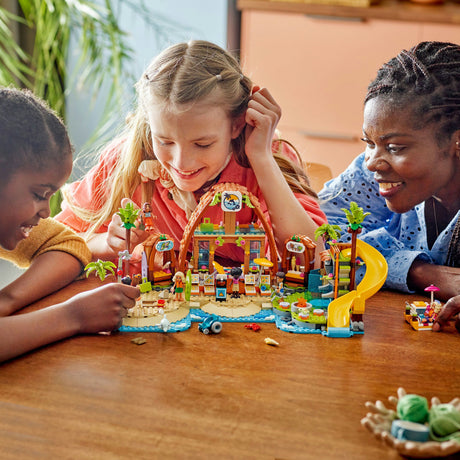 Lego Friends 42673, la station balnéaire de vacances en famille