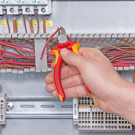 Pince coupante latérale Knipex chromée isolée avec poignées multi-composants, certifiée VDE 125 mm - 7006125