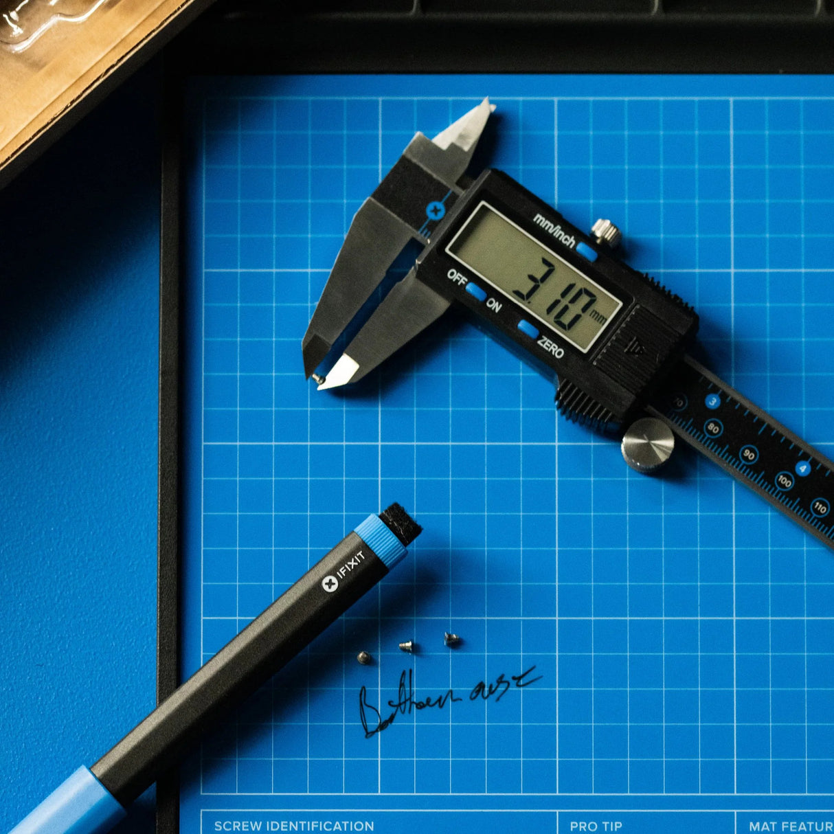 Appareil de mesure à pied à coulisse numérique Ifixit (noir)