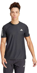 Adidas possède la chemise fonctionnelle run b
