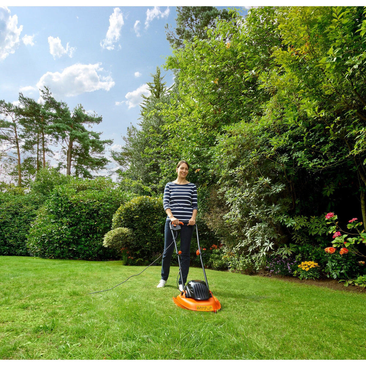 Tondeuse à vol stationnaire Black+decker 1200w, largeur de coupe de 30 cm - bemwh551-qs