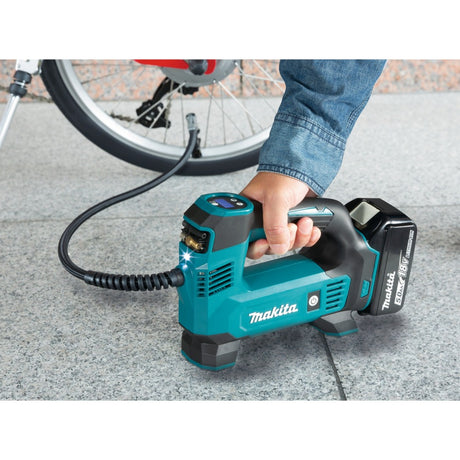 Pompe à air sur batterie Makita 18v nue