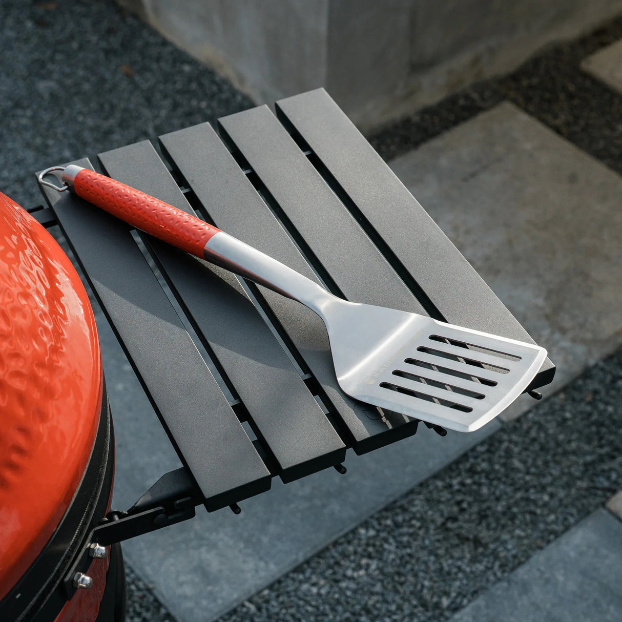 Kamado joe krafted stalen spatel (roestvrij staal rood)