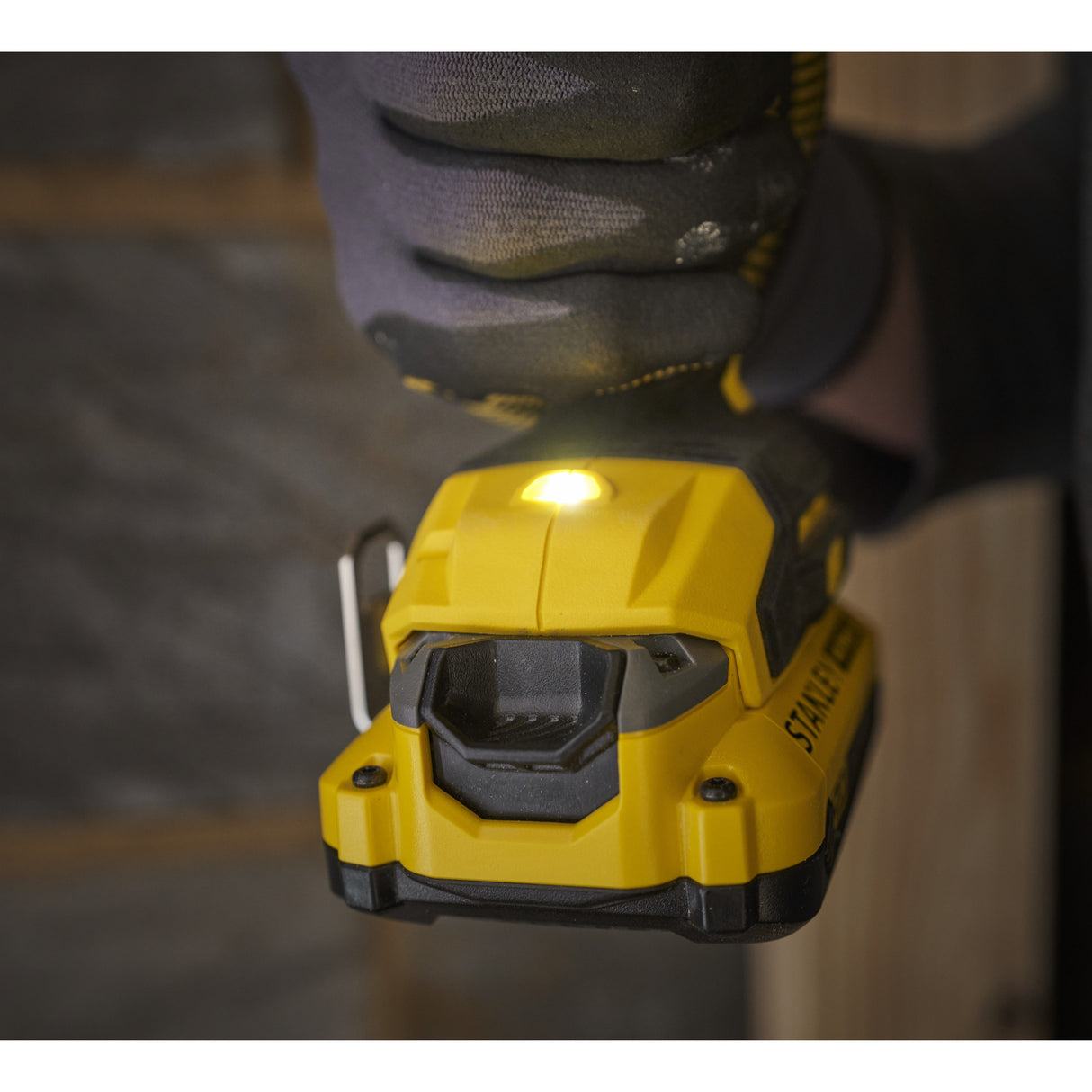 Tournevis perceuse à percussion Stanley Fatmax V20 18V (noir jaune, 2 piles et chargeur inclus, avec étui)