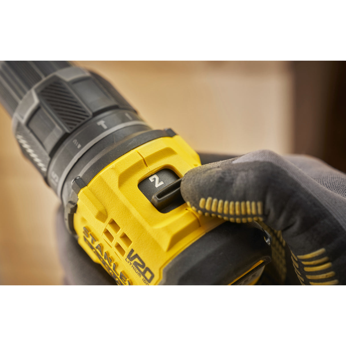 Tournevis perceuse à percussion Stanley Fatmax V20 18V (noir jaune, 2 piles et chargeur inclus, avec étui)