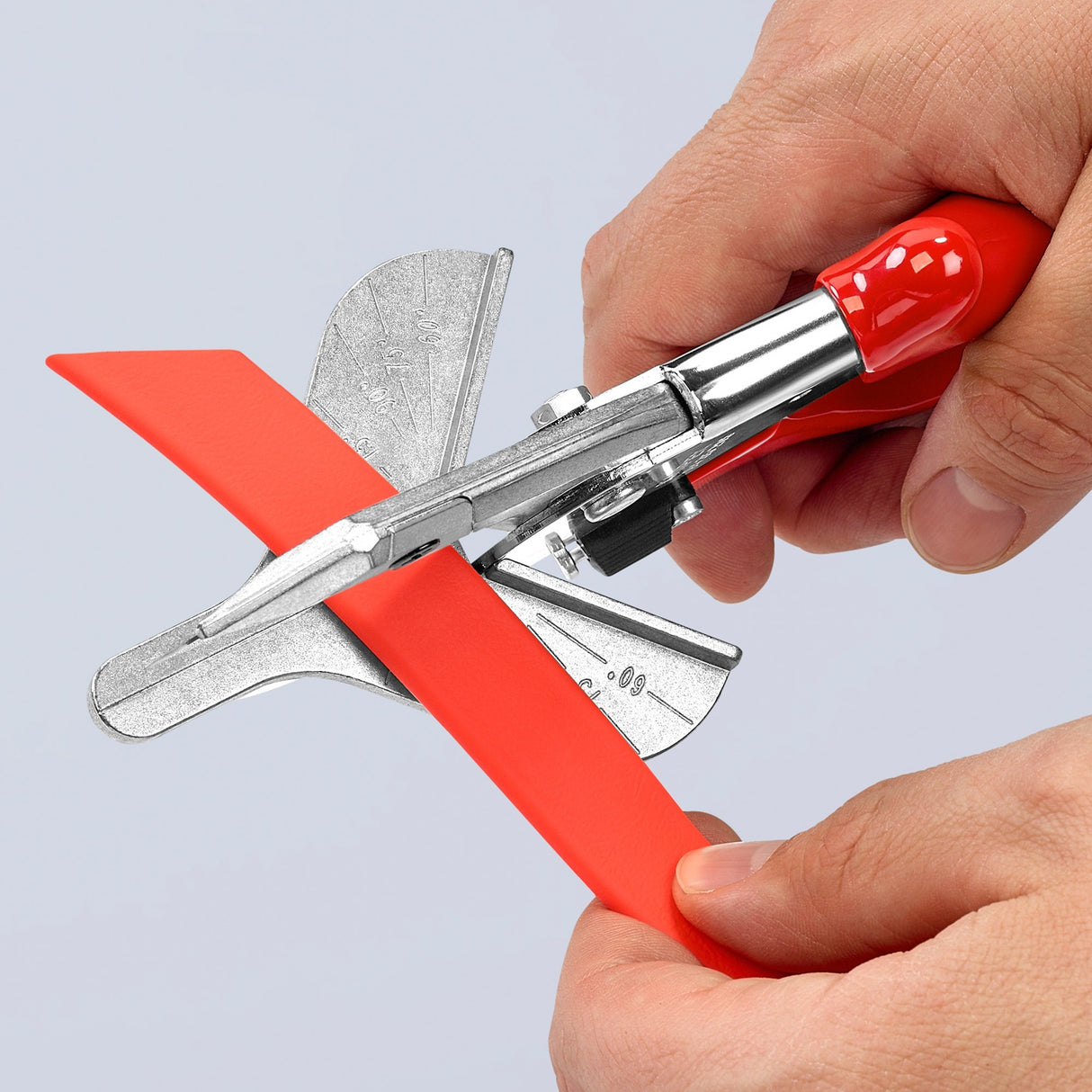 Coupe-onglet Knipex 94 35 215 pour profilés en plastique et en caoutchouc