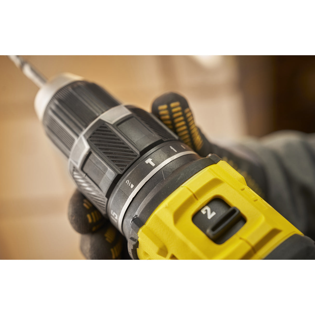 Tournevis perceuse à percussion Stanley Fatmax V20 18V (noir jaune, 2 piles et chargeur inclus, avec étui)
