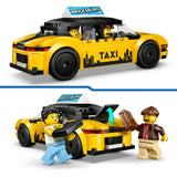 Lego ® city taxi jaune - jeu de construction de voiture miniature avec 2 figurines - taxi jouet classique - 60487