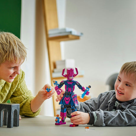 Lego Super Heroes Marvel 76316 Figurine de construction Les Quatre Fantastiques contre Galactus