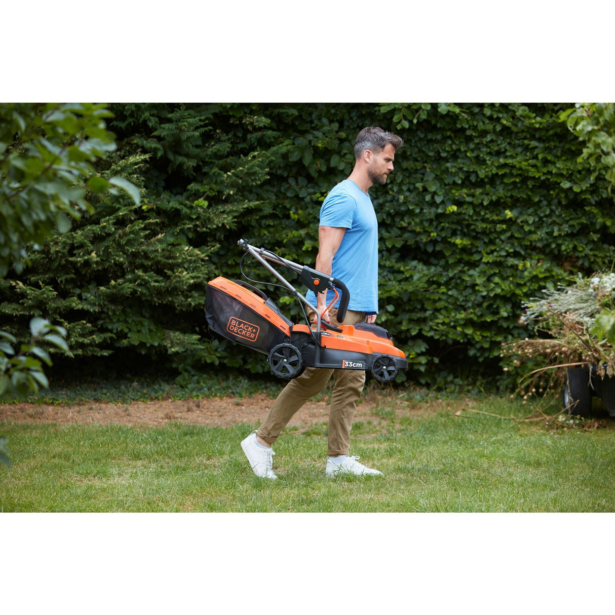 Tondeuse à gazon Black+decker bcmw3318l2-qw 2x 18v (orange noir, 2x batterie 18v 2,5ah et chargeur inclus)