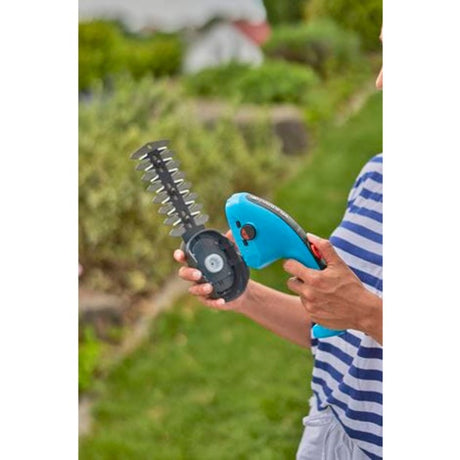 Cisaille à gazon et à arbustes sans fil Gardena Classiccut Li (noir turquoise, avec batterie Li-ion 2,5 Ah)