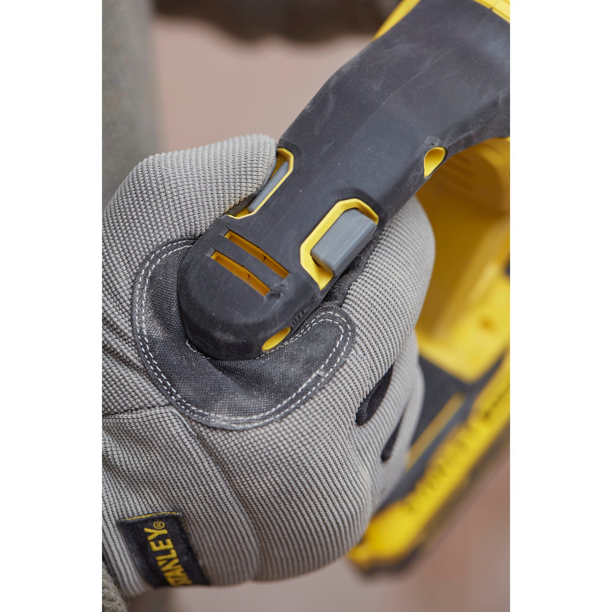 Stanley Fatmax V20 Kit combiné de perceuse à percussion sans fil sans balais 18 V (jaune noir, SDS+, 2 batteries et chargeur inclus, avec étui)
