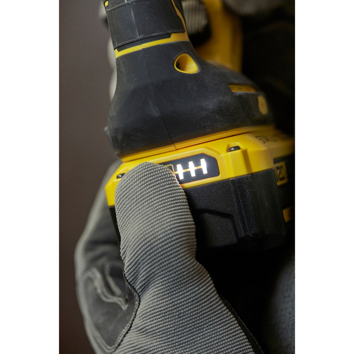 Stanley Fatmax V20 Kit combiné de perceuse à percussion sans fil sans balais 18 V (jaune noir, SDS+, 2 batteries et chargeur inclus, avec étui)