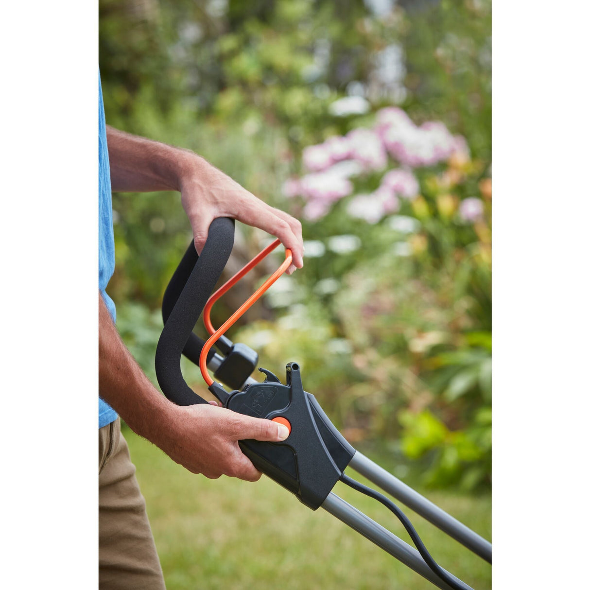 Tondeuse à gazon Black+decker bcmw3318l2-qw 2x 18v (orange noir, 2x batterie 18v 2,5ah et chargeur inclus)