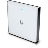 Ubiquiti U6 Enterprise dans le mur