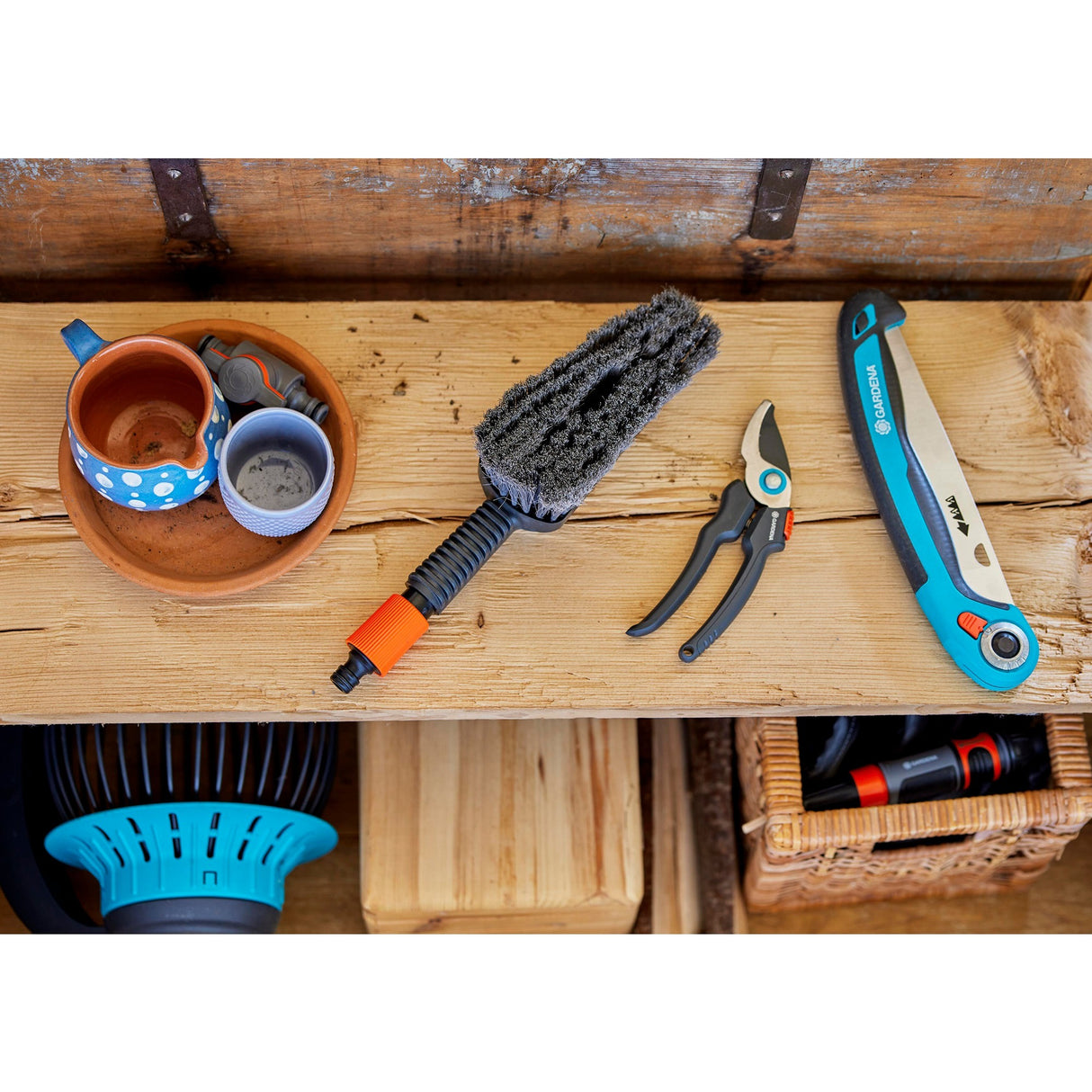 Gardena CleanSystem Hand Brush M Soft, avec une connexion de tuyau
