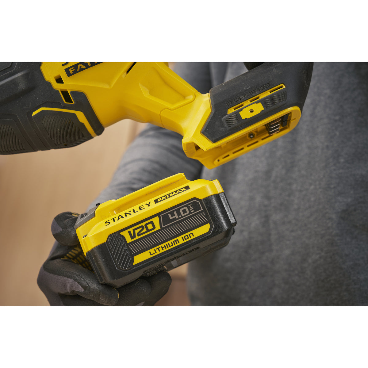 Stanley outils électriques scie alternative Stanley sfmcs311m1t-qw | v20 | 18v | y compris Batterie et chargeur 4,0 Ah - sfmcs311m1t-qw