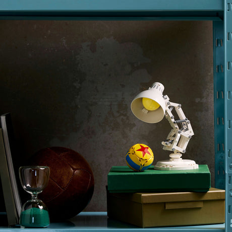 Lego ® idées disney pixar luxo jr. modèle d'affichage - 21357
