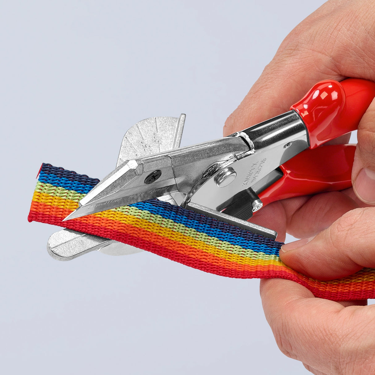 Coupe-onglet Knipex 94 35 215 pour profilés en plastique et en caoutchouc