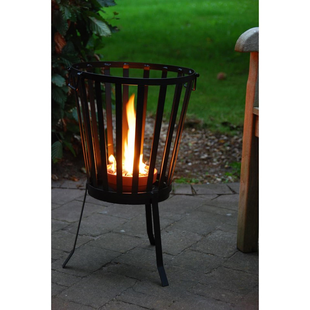 Brasero design Esschert avec paille