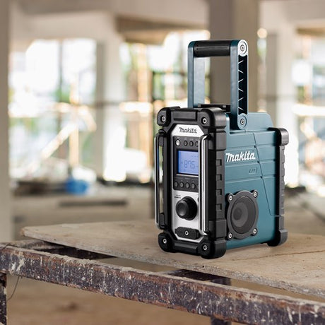 Radio de chantier Makita DMR116 | fm suis | sans piles | Fonctionne sur les batteries Makita LXT et G - DMR116